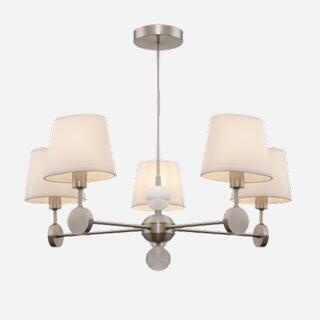 Потолочная люстра с пятью абажурами в современном стиле для освещения гостиной или спальни
